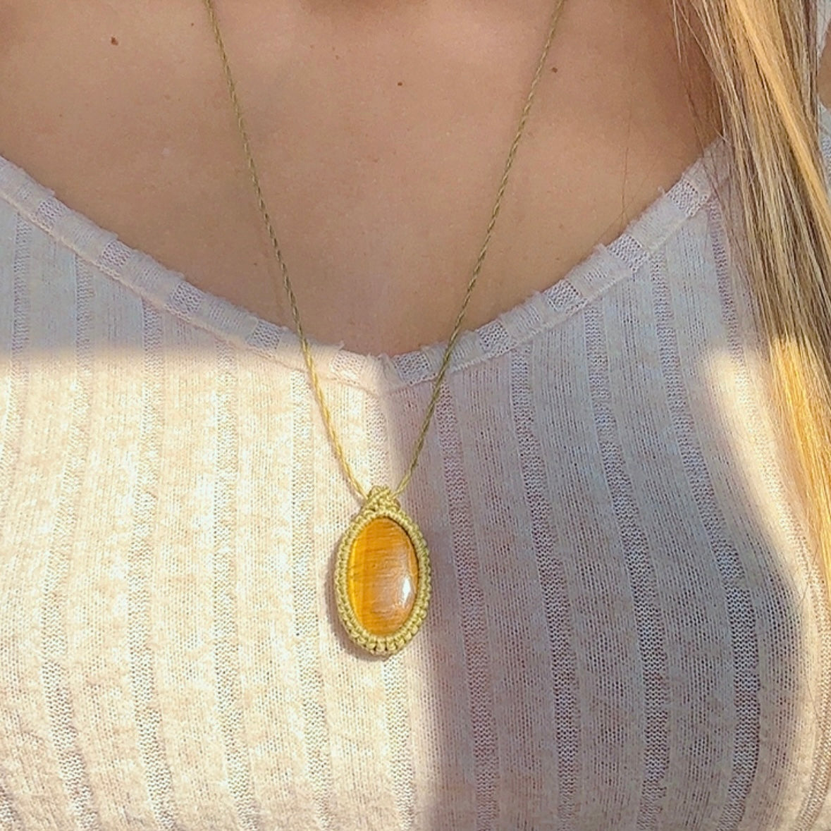NECKLESS TIGER EYE