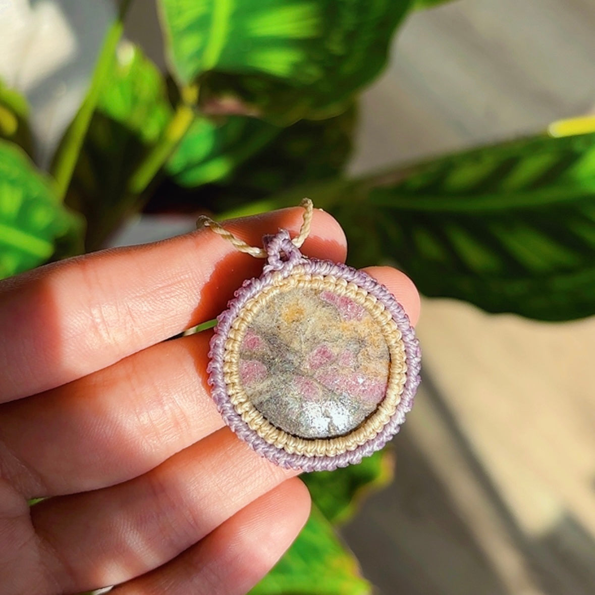 NECKLESS LEPIDOLITE