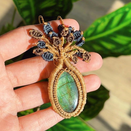 LABRADORITE TREE NECKLESS