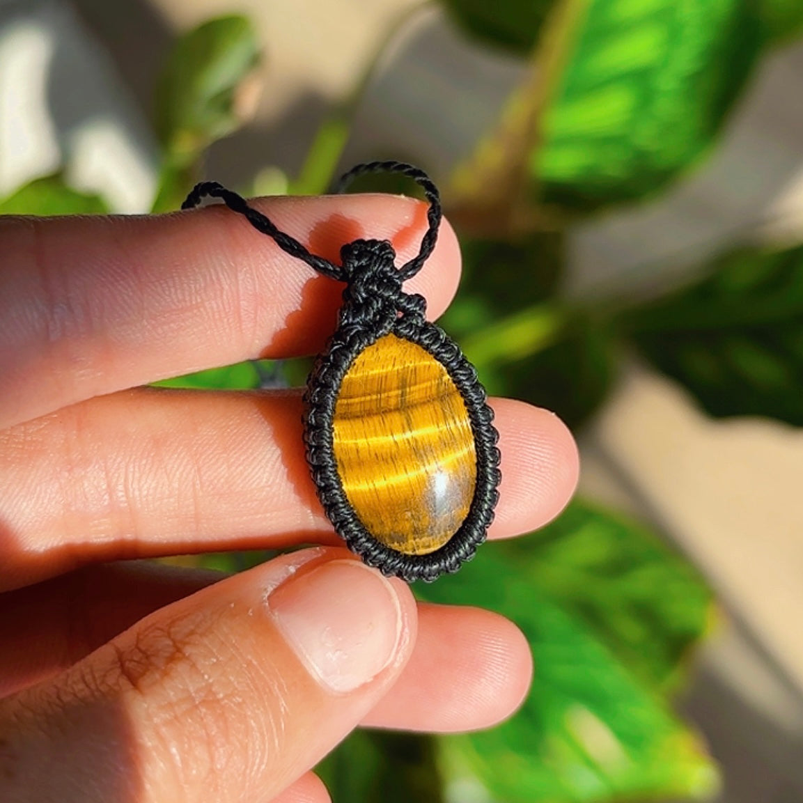 NECKLESS TIGER EYE